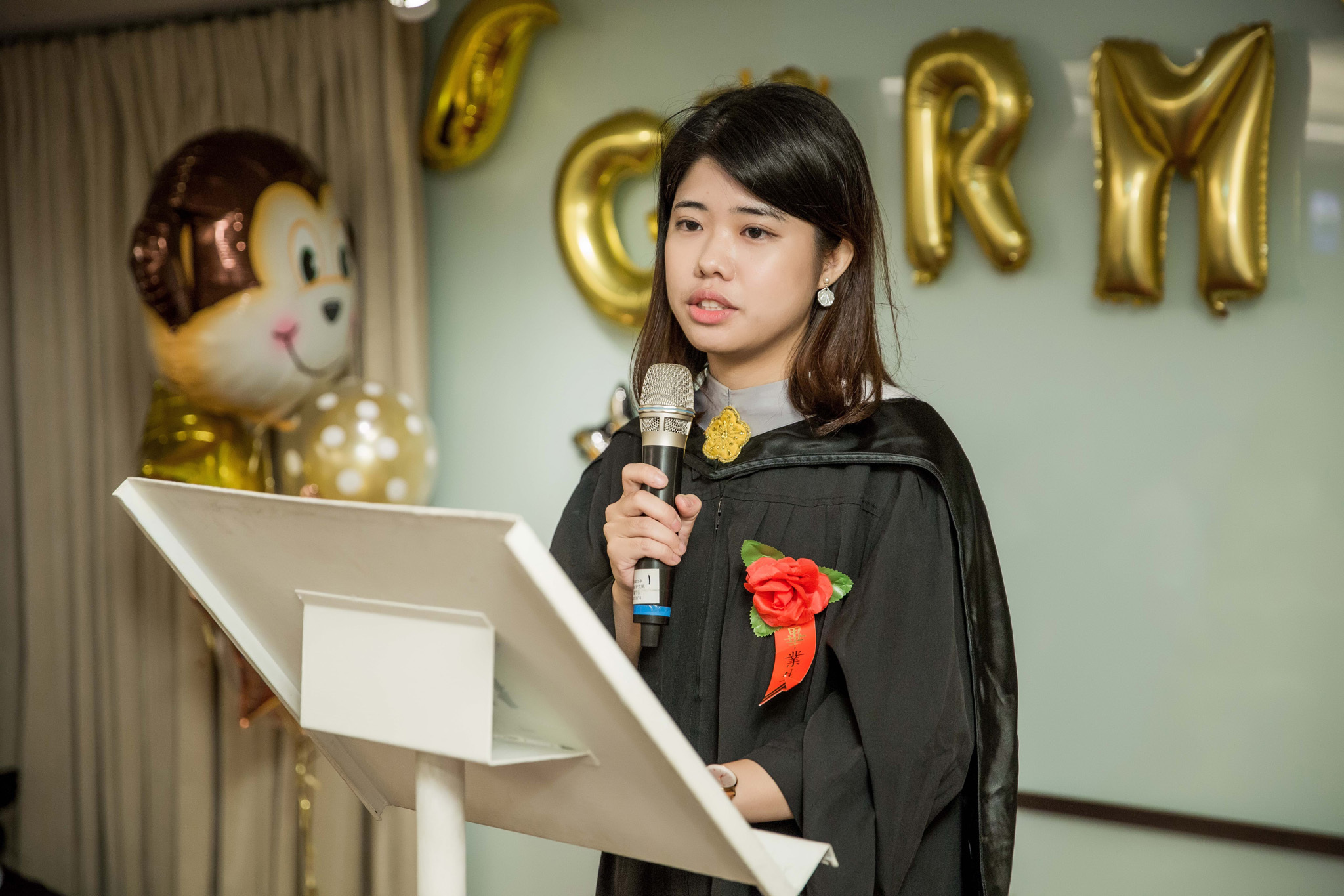   学生会会长林鸿怡同学代表毕业生致辞>>